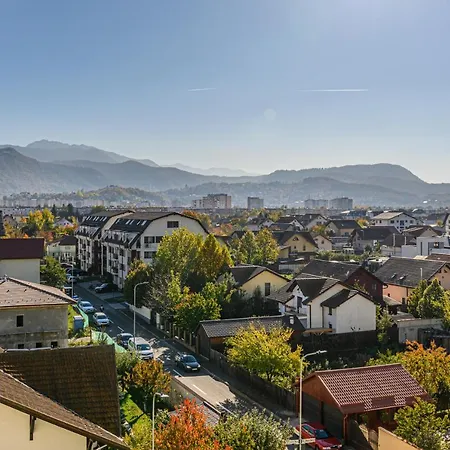 Happy Place With Mountain View Apartment